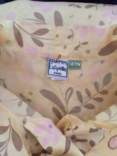 Cargar imagen en el visor de la galería, 1960s - GALERIES LAFAYETTE, Paris - Floral Silk Blouse
