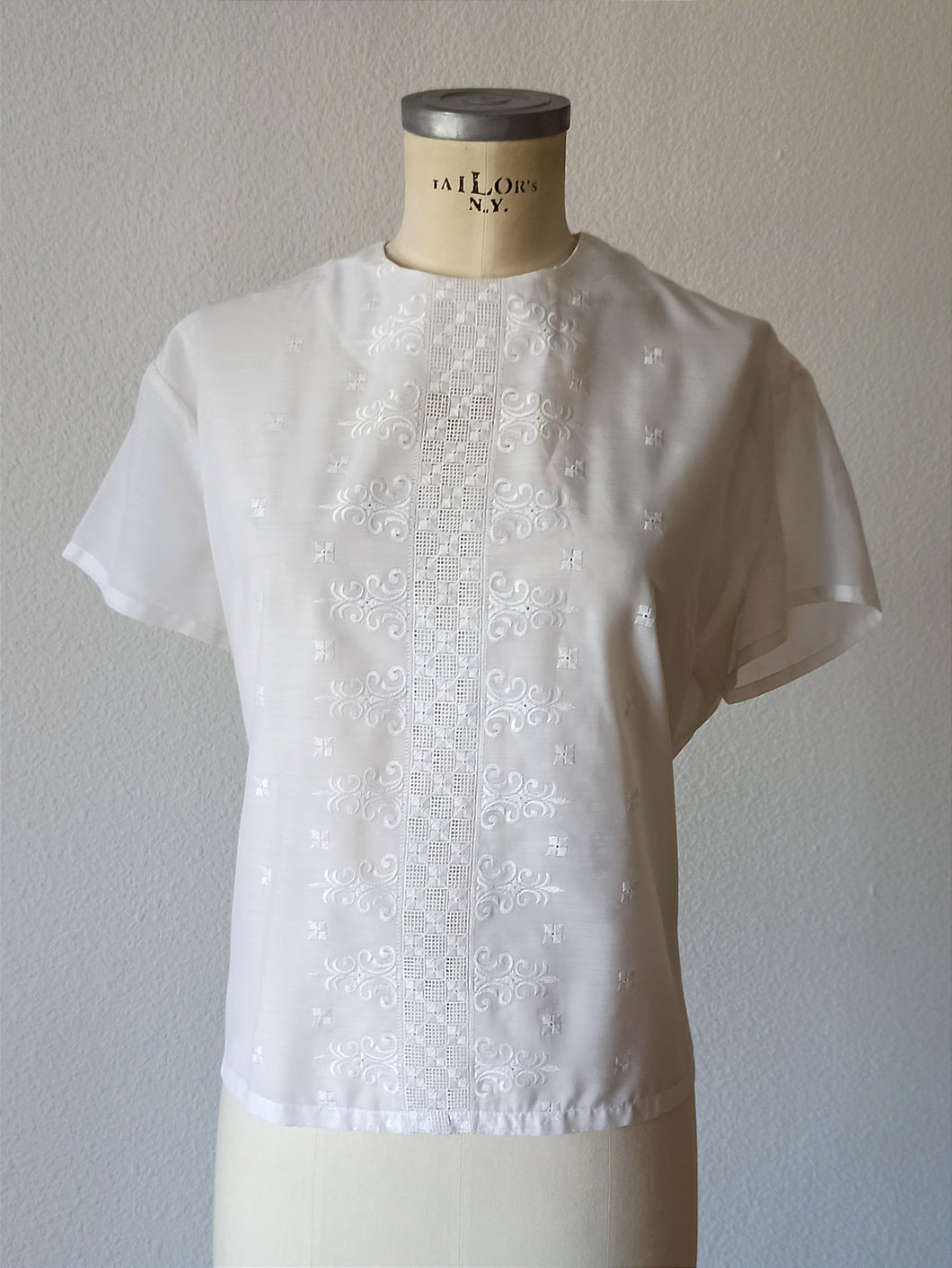 1960s - White Embroidery Blouse - Sz 50