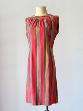 Laden Sie das Bild in den Galerie-Viewer, 1960s - Striped Cotton Dress - W30 (78cm)
