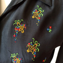 Load image into Gallery viewer, 1940s - Precious Floral Baskets Embroidery Blouse - W30 (76cm)
