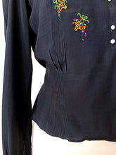 Load image into Gallery viewer, 1940s - Precious Floral Baskets Embroidery Blouse - W30 (76cm)
