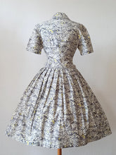 Load image into Gallery viewer, 1950s - Delicious Floral Cotton Dress - W28.5 (72cm)
