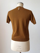 Cargar imagen en el visor de la galería, 1950s 1960s - VICENTE, Spain - Deadstock Brown Twin Set - Sz 4
