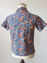 Load image into Gallery viewer, 1950s - Fabulous Novelty Print Men&#39;s Casino Shirt - Sz Small
