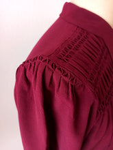 Load image into Gallery viewer, 1940s - Stunning Honeycomb Puff Sleeves Blouse - W36 (92cm)
