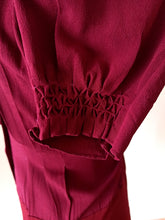 Load image into Gallery viewer, 1940s - Stunning Honeycomb Puff Sleeves Blouse - W36 (92cm)
