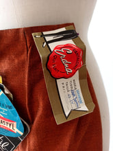 Load image into Gallery viewer, 1960s - ERDNA, France - Deadstock Brick Color Sport Pants - W24.5 (62cm)
