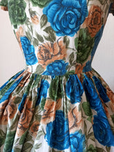 Load image into Gallery viewer, 1950s - Stunning Roseprint Cotton Dress - W28 (70cm)
