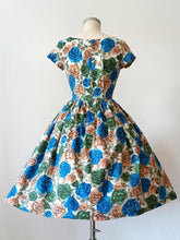 Load image into Gallery viewer, 1950s - Stunning Roseprint Cotton Dress - W28 (70cm)
