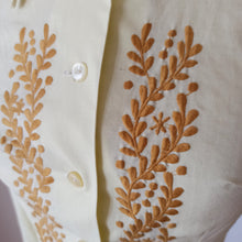 Laden Sie das Bild in den Galerie-Viewer, 1970s - Embroidered Blouse
