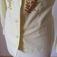 Laden Sie das Bild in den Galerie-Viewer, 1970s - Embroidered Blouse
