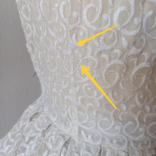 Charger l&#39;image dans la galerie, 1950s - Exquisite Embroidery Chiffon Dress - W30 (76cm)
