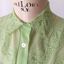 Cargar imagen en el visor de la galería, 1950s - Gorgeous Green Nylon Blouse - W33 (84cm)
