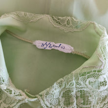 Cargar imagen en el visor de la galería, 1950s - Gorgeous Green Nylon Blouse - W33 (84cm)
