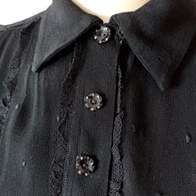 Laden Sie das Bild in den Galerie-Viewer, 1940s - Beautiful Black Embroidery Crepe Blouse - W37 (94cm)
