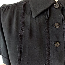 Laden Sie das Bild in den Galerie-Viewer, 1940s - Beautiful Black Embroidery Crepe Blouse - W37 (94cm)
