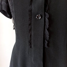 Laden Sie das Bild in den Galerie-Viewer, 1940s - Beautiful Black Embroidery Crepe Blouse - W37 (94cm)
