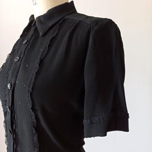 Laden Sie das Bild in den Galerie-Viewer, 1940s - Beautiful Black Embroidery Crepe Blouse - W37 (94cm)
