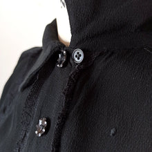 Laden Sie das Bild in den Galerie-Viewer, 1940s - Beautiful Black Embroidery Crepe Blouse - W37 (94cm)
