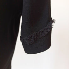 Laden Sie das Bild in den Galerie-Viewer, 1940s - Beautiful Black Embroidery Crepe Blouse - W37 (94cm)
