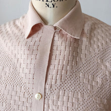 Carica l&#39;immagine nel visualizzatore di Gallery, 1940s 1950s - Delightful Antique Pink Rayon Blouse - W43 (108cm)
