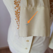 Laden Sie das Bild in den Galerie-Viewer, 1970s - Embroidered Blouse
