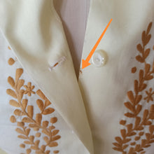 Laden Sie das Bild in den Galerie-Viewer, 1970s - Embroidered Blouse
