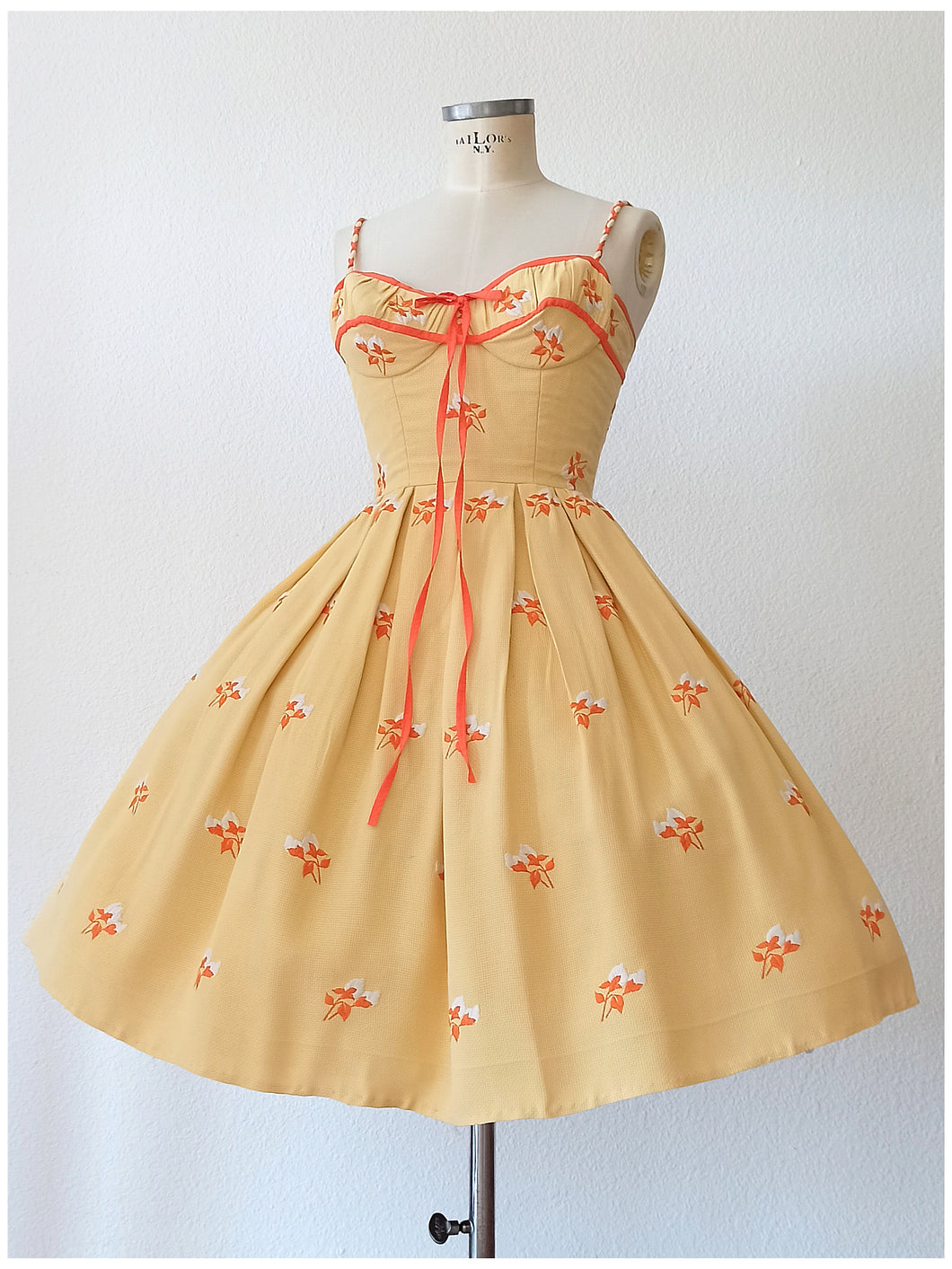 1950s - FRANCE - Spectacular Embroidery Dress - W26 (66cm)