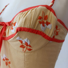 Cargar imagen en el visor de la galería, 1950s - FRANCE - Spectacular Embroidery Dress - W26 (66cm)
