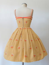 Cargar imagen en el visor de la galería, 1950s - FRANCE - Spectacular Embroidery Dress - W26 (66cm)

