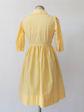 Cargar imagen en el visor de la galería, 1950s 1960s - Adorable Butter Yellow Cotton Dress - W28 (71cm)
