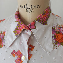 Load image into Gallery viewer, 1960s 1970s - Cute Cotton Blouse
