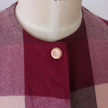 Cargar imagen en el visor de la galería, 1960s - Puffed Sleeves Plaid Wool Top - W30 (76cm)
