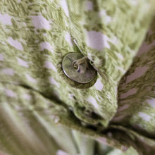 Cargar imagen en el visor de la galería, 1960s - PARIS - Green Silk Dress - W30 (76cm)
