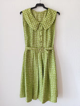 Cargar imagen en el visor de la galería, 1960s - PARIS - Green Silk Dress - W30 (76cm)
