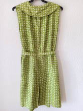 Cargar imagen en el visor de la galería, 1960s - PARIS - Green Silk Dress - W30 (76cm)
