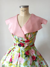 Cargar imagen en el visor de la galería, 1950s 1960s - Spectacular Roseprint Dress - W28.5 (72cm)
