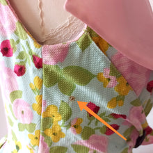 Cargar imagen en el visor de la galería, 1950s 1960s - Spectacular Roseprint Dress - W28.5 (72cm)

