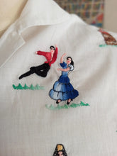 Charger l&#39;image dans la galerie, 1950s - Exquisite Flamenco Dancers Embroidery Blouse - W31.5 (80cm)
