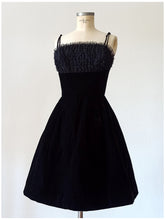 Charger l&#39;image dans la galerie, 1950s 1960s - BLANES, London - Stunning Black Velvet Dress - W27 (68cm)
