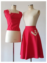 Carica l&#39;immagine nel visualizzatore di Gallery, 1940s 1950s - HUGÉ, Paris - Exquisite Red Raffia 2pc Cotton Set
