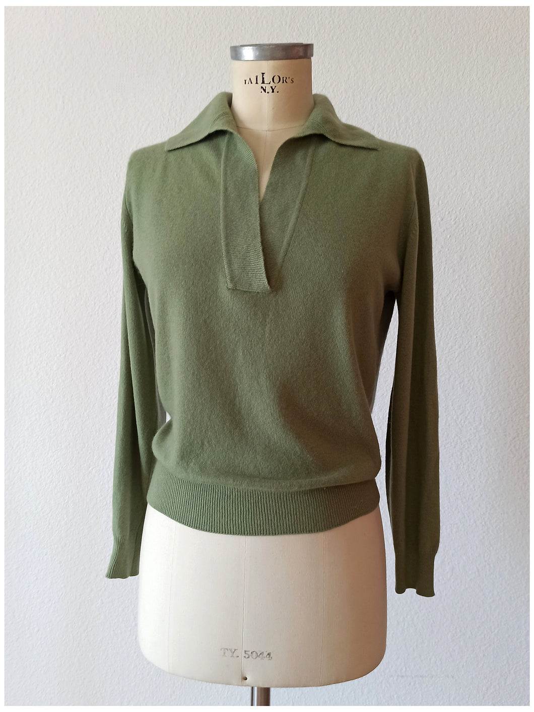 1950s 1960s - PRINGLE OF SCOTLAND - Olive Green Cashmere Sweater - Sz 36