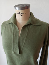 Cargar imagen en el visor de la galería, 1950s 1960s - PRINGLE OF SCOTLAND - Olive Green Cashmere Sweater - Sz 36
