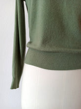 Cargar imagen en el visor de la galería, 1950s 1960s - PRINGLE OF SCOTLAND - Olive Green Cashmere Sweater - Sz 36
