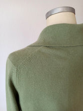 Cargar imagen en el visor de la galería, 1950s 1960s - PRINGLE OF SCOTLAND - Olive Green Cashmere Sweater - Sz 36
