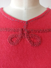 Charger l&#39;image dans la galerie, 1950s - BRAEMAR, Scotland - Adorable Cashmere Sweater
