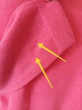 Charger l&#39;image dans la galerie, 1950s - BRAEMAR, Scotland - Adorable Cashmere Sweater

