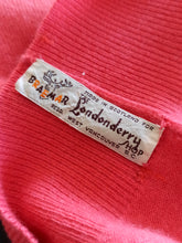 Charger l&#39;image dans la galerie, 1950s - BRAEMAR, Scotland - Adorable Cashmere Sweater
