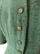 Laden Sie das Bild in den Galerie-Viewer, 1940s - Delicious Green Rayon Crepe Dress - W34.5 (88cm)

