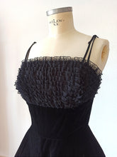 Charger l&#39;image dans la galerie, 1950s 1960s - BLANES, London - Stunning Black Velvet Dress - W27 (68cm)

